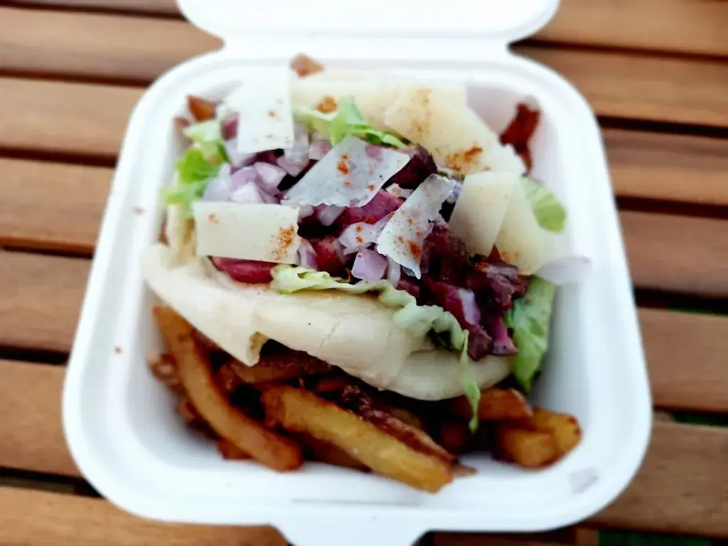 Le Globe Trotter Food Truck_Casteljaloux_slider_image_2