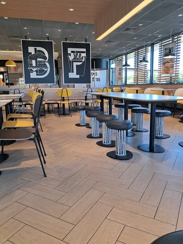 McDonald's_Casteljaloux_slider_image_3