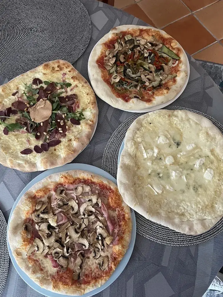 chloe_Castel pizza_Casteljaloux_review