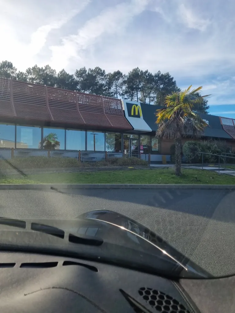 Victoria M_McDonald's_Castets_review