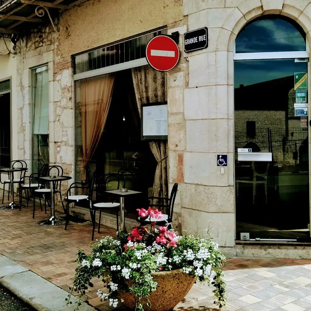 L'Entrée Chambres d'Hotes Bar & Restaurant restaurante en Castillonnès