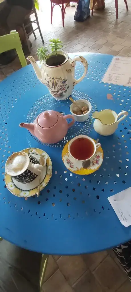 Jackie Guttridge_Thé Amo_Castillonnès_review