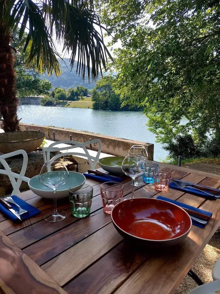 RESTAURANT "LA GUINGUETTE DU RHÔNE" à La Roche de Glun restaurant in Roche-de-Glun