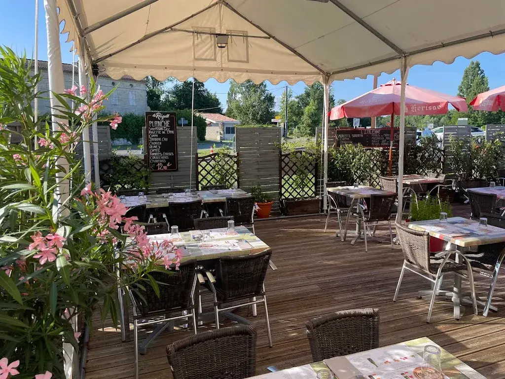 Le Rozell restaurant in Cavignac