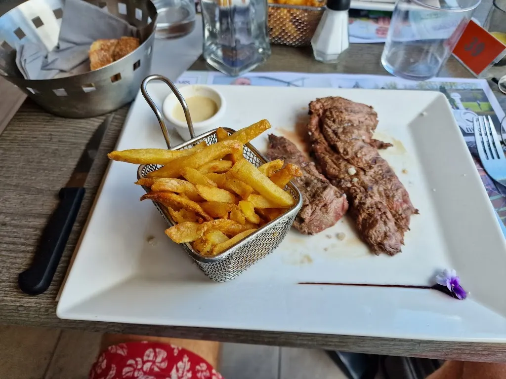 Michael Vessey_Autour Du Grill_Cavignac_review
