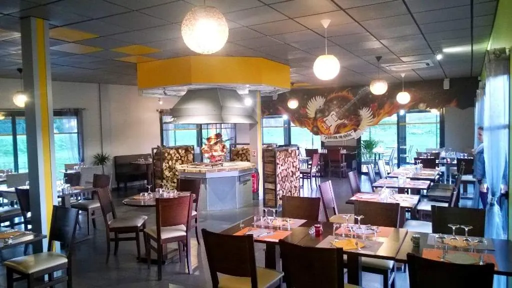 Autour Du Grill restaurant in Cavignac