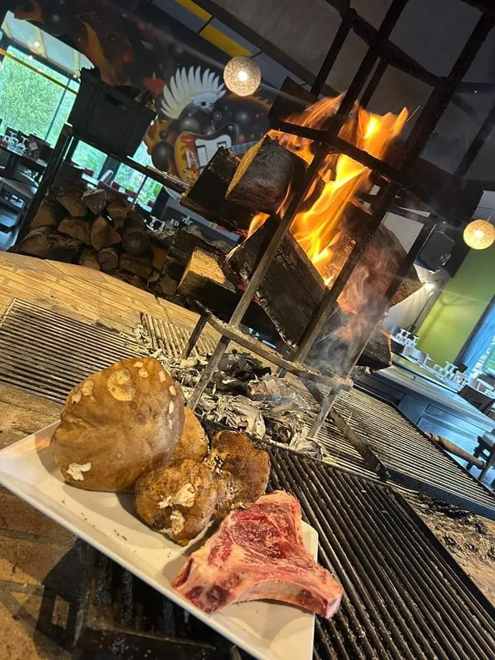 Autour Du Grill_Cavignac_slider_image_2