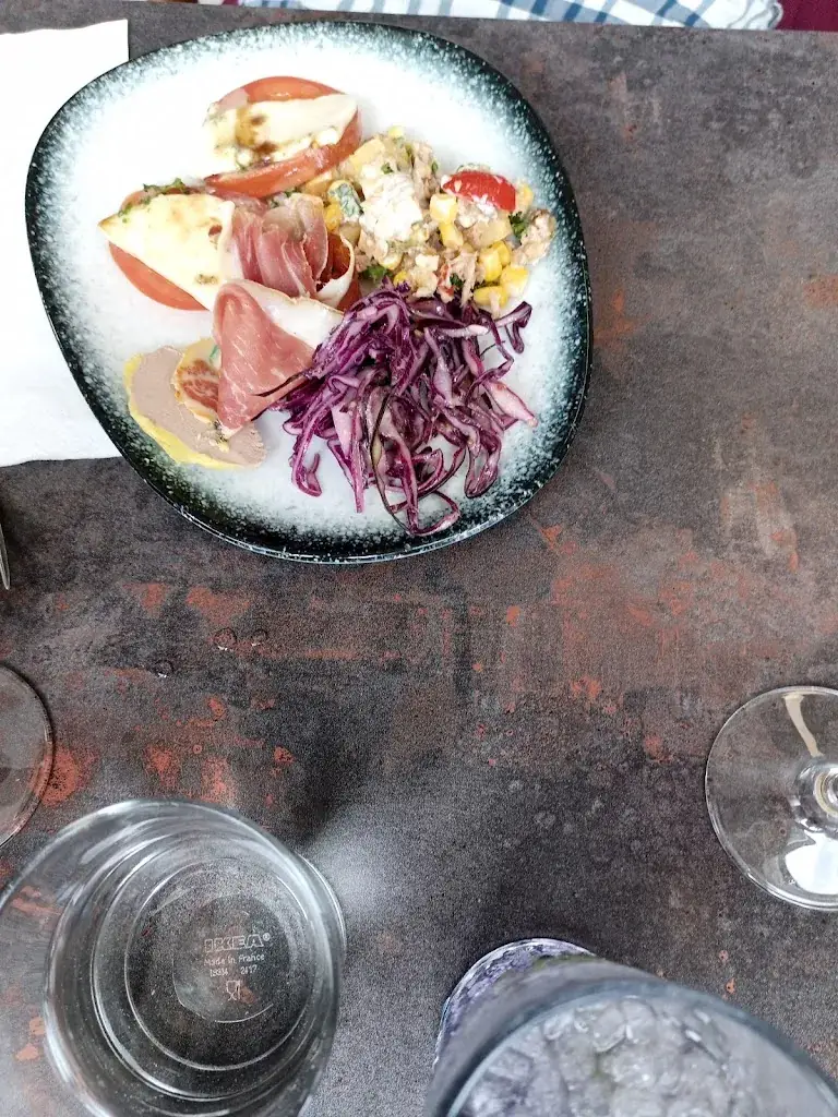 Sonia Makejapa_La Paillote_Cavignac_review