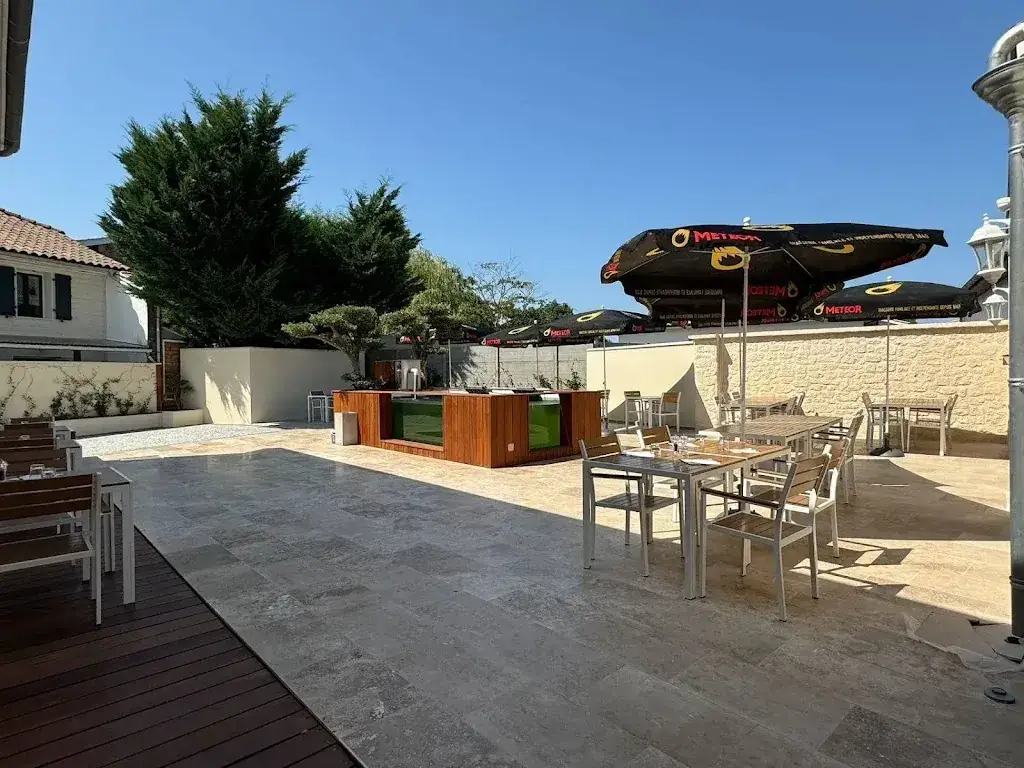 La Paillote restaurant in Cavignac