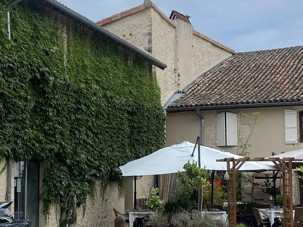 Diva Ricevuto_Restaurant Logis Le Chapeau Rouge_Lusignan_review