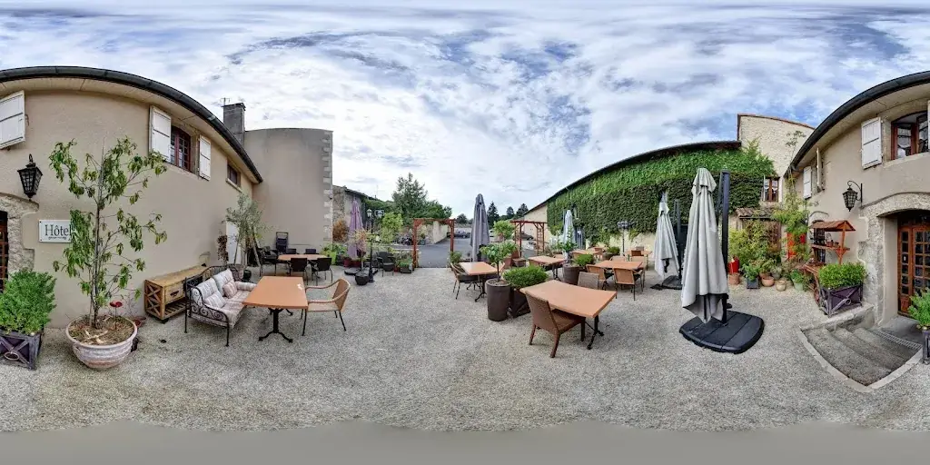 Restaurant Logis Le Chapeau Rouge restaurant in Lusignan