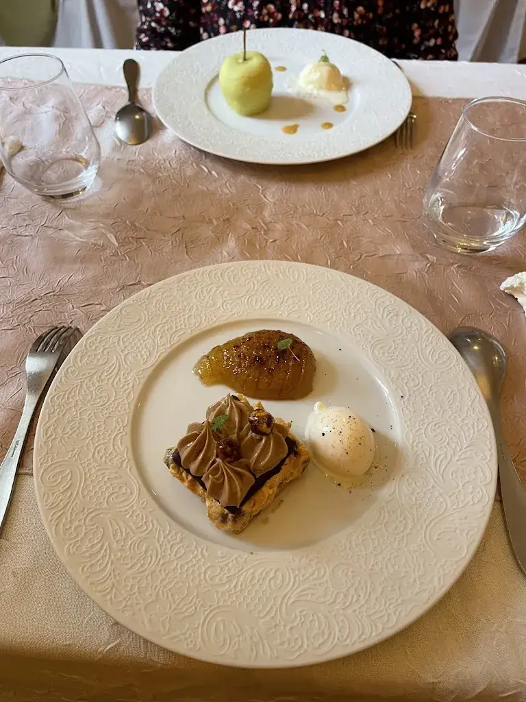 Restaurant Logis Le Chapeau Rouge_Lusignan_slider_image_2