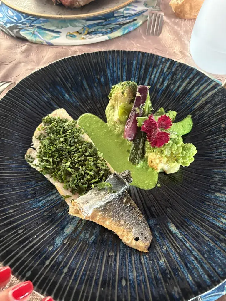 Restaurant Logis Le Chapeau Rouge_Lusignan_slider_image_3