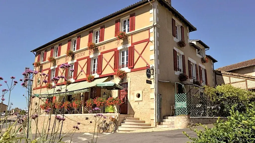 Logis Hôtel Auberge le Centre - Poitou restaurante en Coulombiers