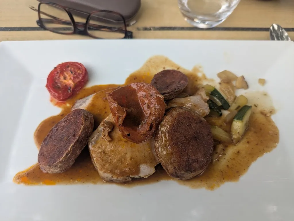 sophie pourtau_Les Acacias_Cénac_review