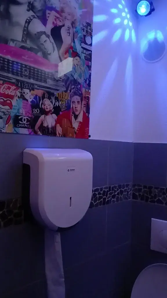 Sheila Downing_La Boca_Cénac-et-Saint-Julien_review