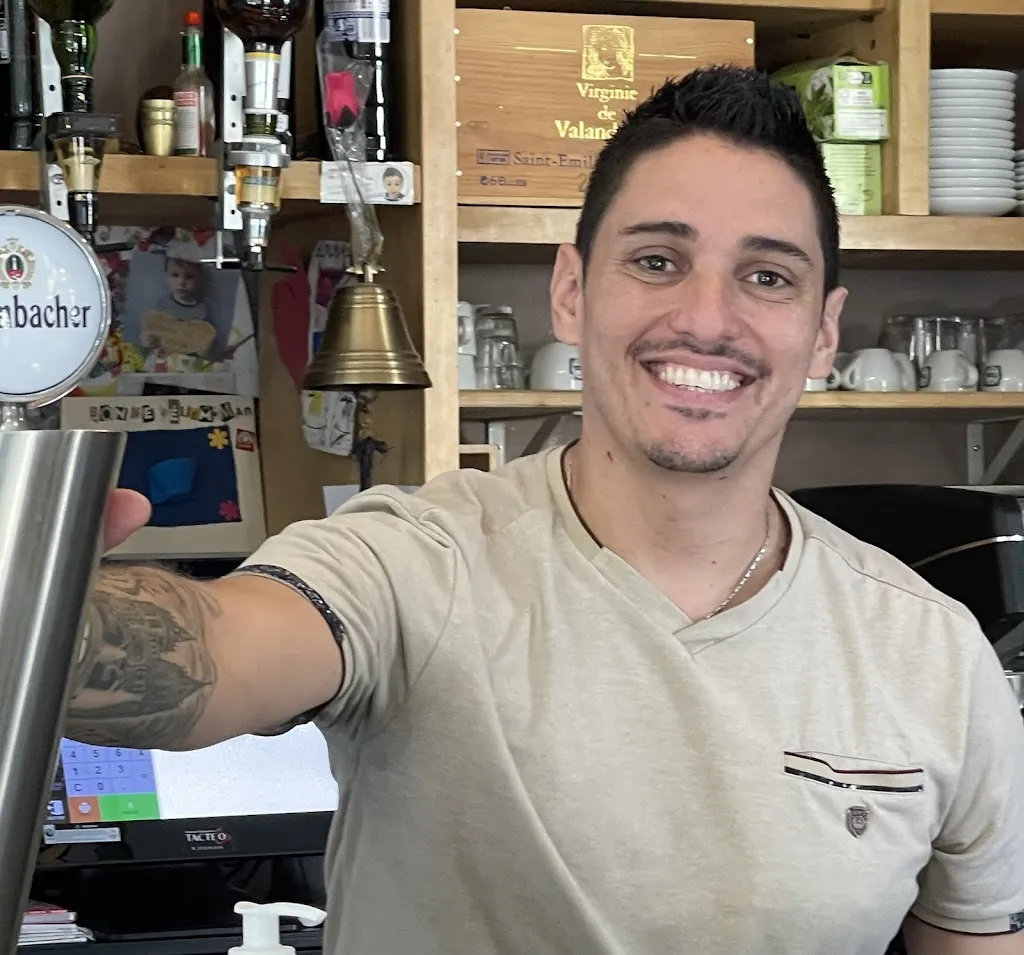 Lynn Fletcher_Le Chaudron du Père Marches_Castillon-la-Bataille_review