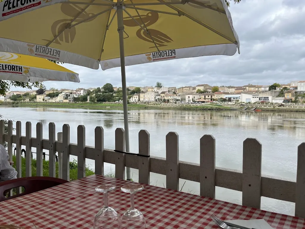 Susan LaRocca_Restaurant Guinguette - La Plage_Mouliets-et-Villemartin_review