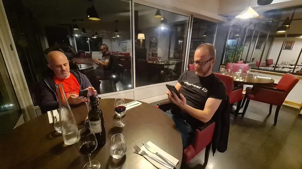 Angus Matthew_La Pietra Calda_Castillon-la-Bataille_review