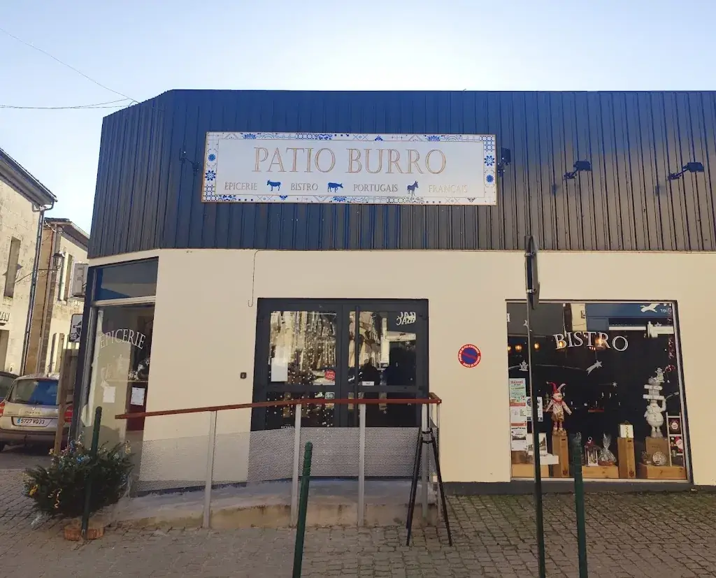 Patio Burro_Castillon-la-Bataille_slider_image_1