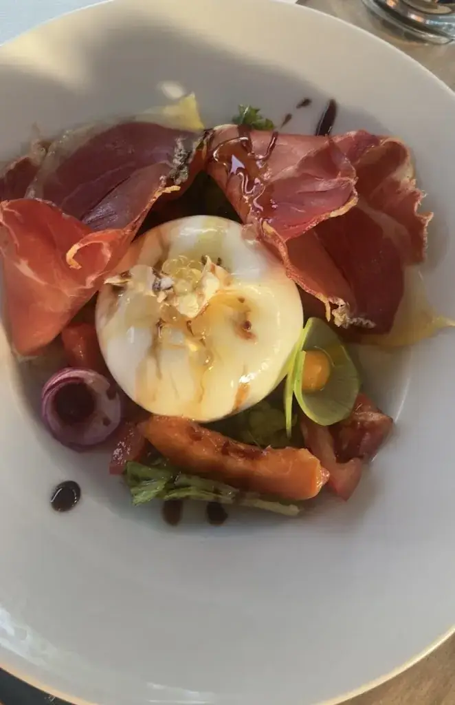 Lalie Guedon_Manon's Fountain_Saint-Magne-de-Castillon_review