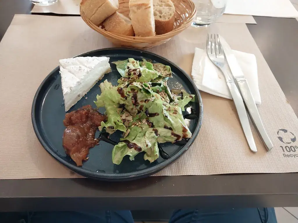 David D_Manon's Fountain_Saint-Magne-de-Castillon_review