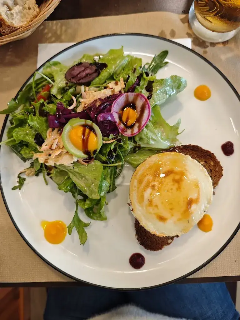 Sandy Thomas_Manon's Fountain_Saint-Magne-de-Castillon_review