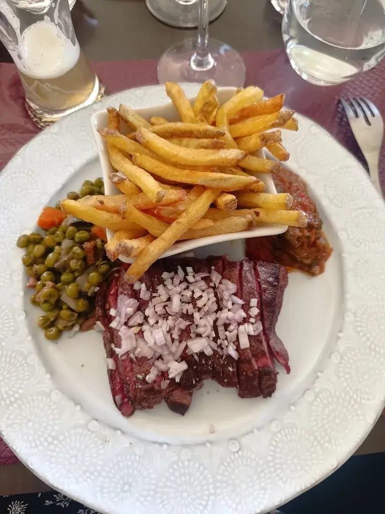 Manon's Fountain_Saint-Magne-de-Castillon_slider_image_3