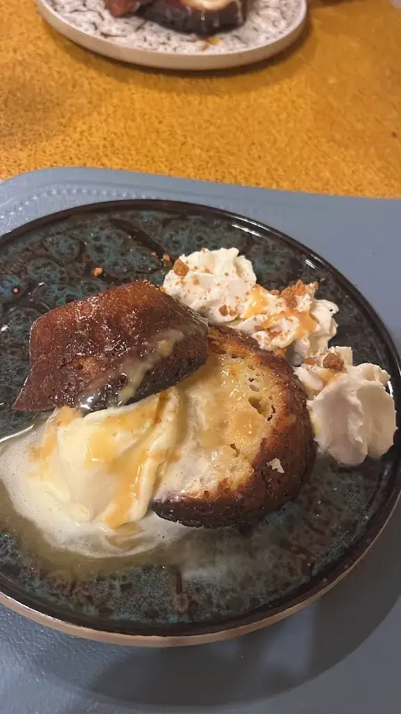 Mireille Dauvier_Cematable du Château Bellevue_Belvès-de-Castillon_review