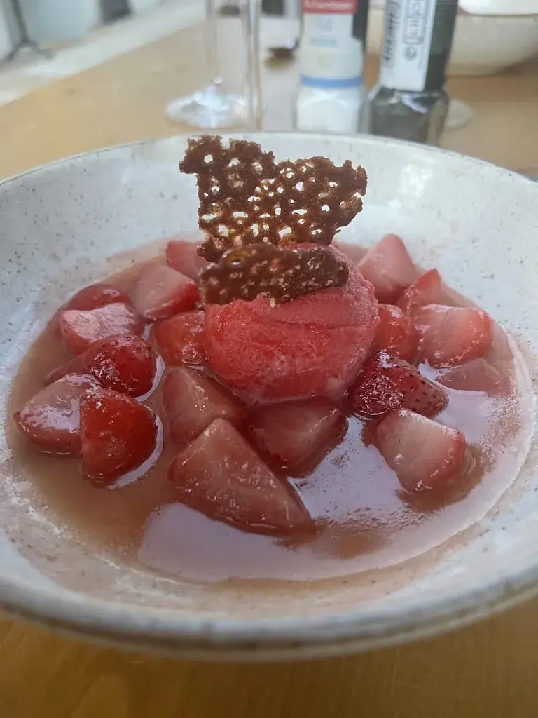 nahas fouad_La Pointe à l'Os_Saint-Philippe-d'Aiguille_review