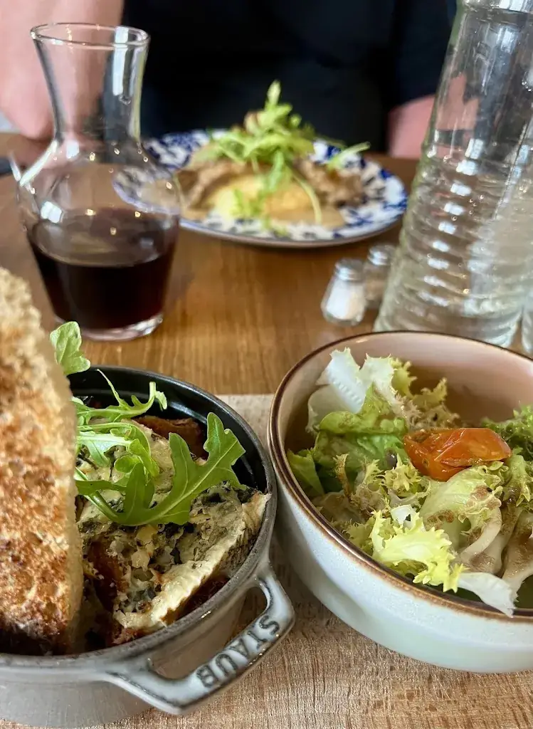 Sheila Cromie_Chez Cuss_Exideuil-sur-Vienne_review