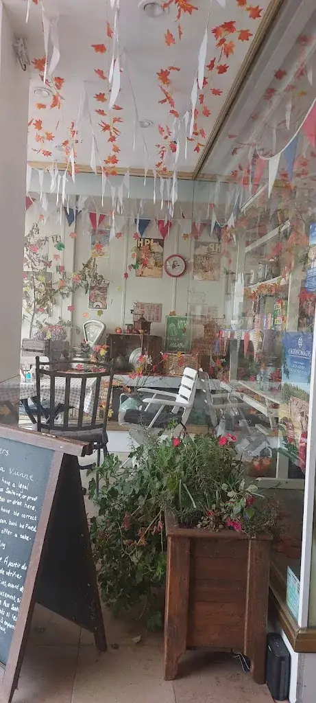 Sarah Hyde_Café Lilian_Chabanais_review