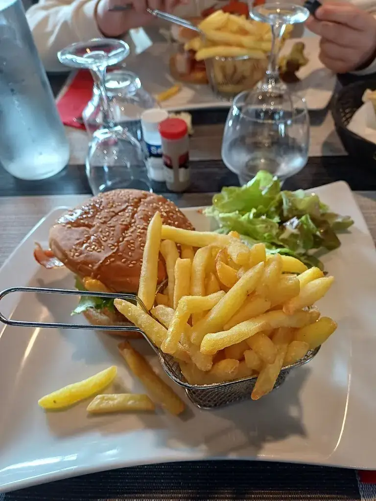 Sandra Delugre_Café des Sports_Chamberet_review