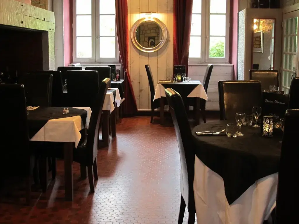 Restaurant Deshors-Foujanet_Chamboulive_slider_image_1