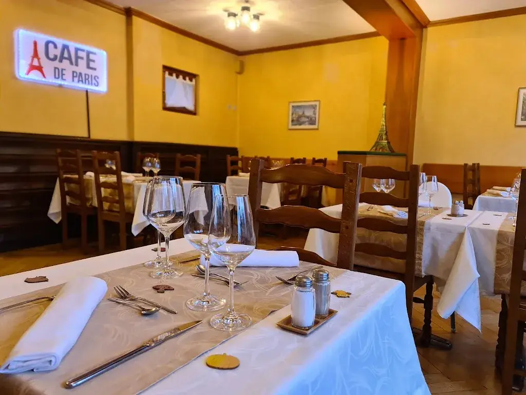 Brasserie "Café de Paris" restaurant in Chalais