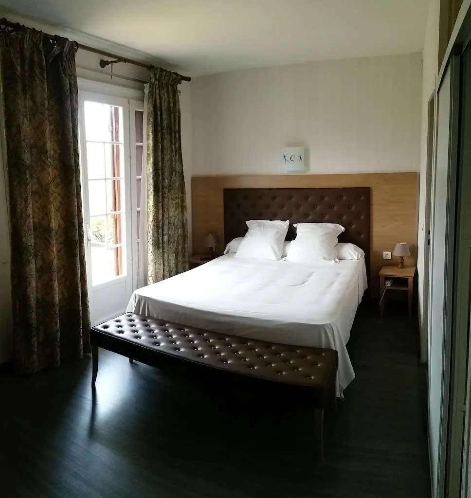 Hôtel Restaurant l'Etang des Reynats restaurant in Chancelade