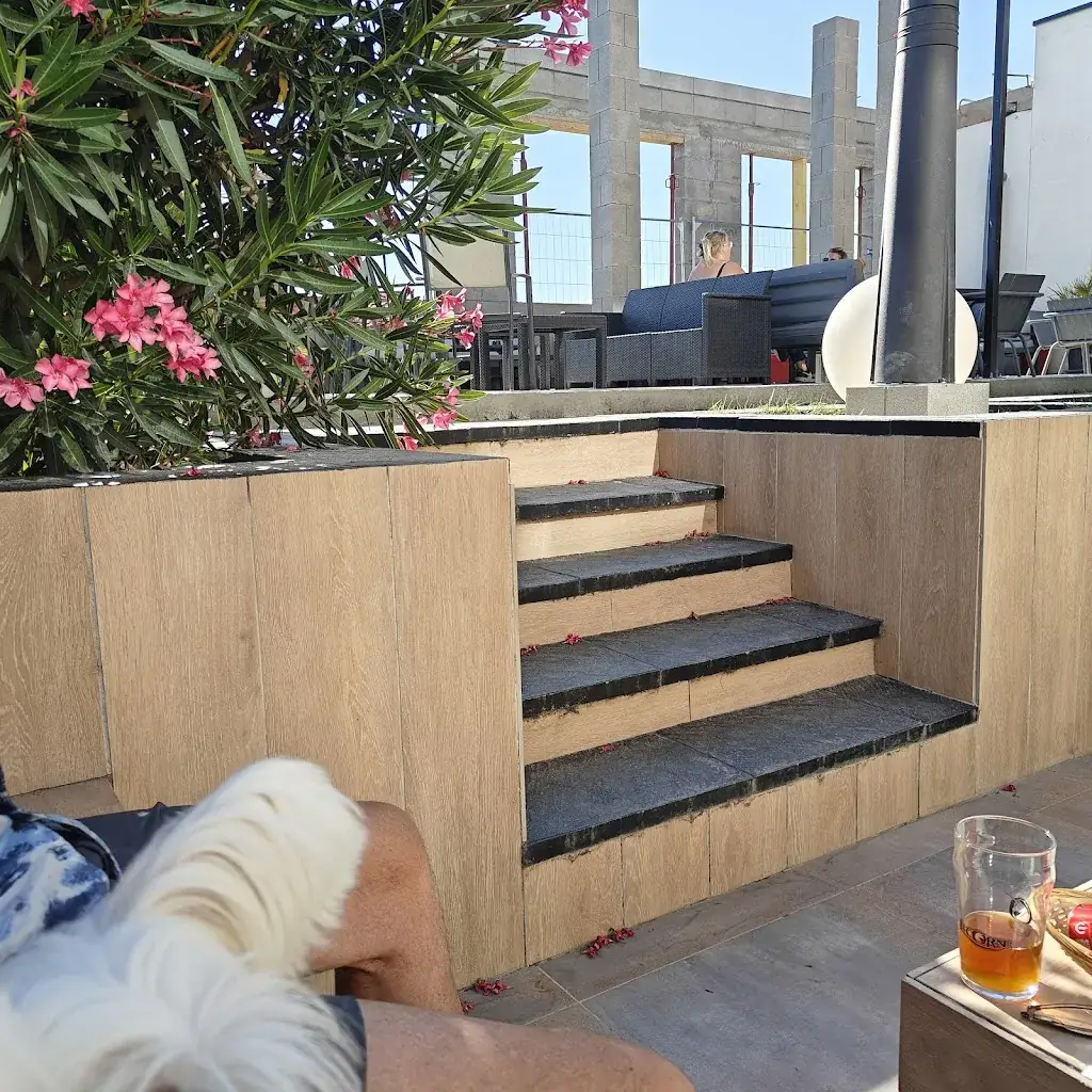 Helen E_Lagoon_Gond-Pontouvre_review