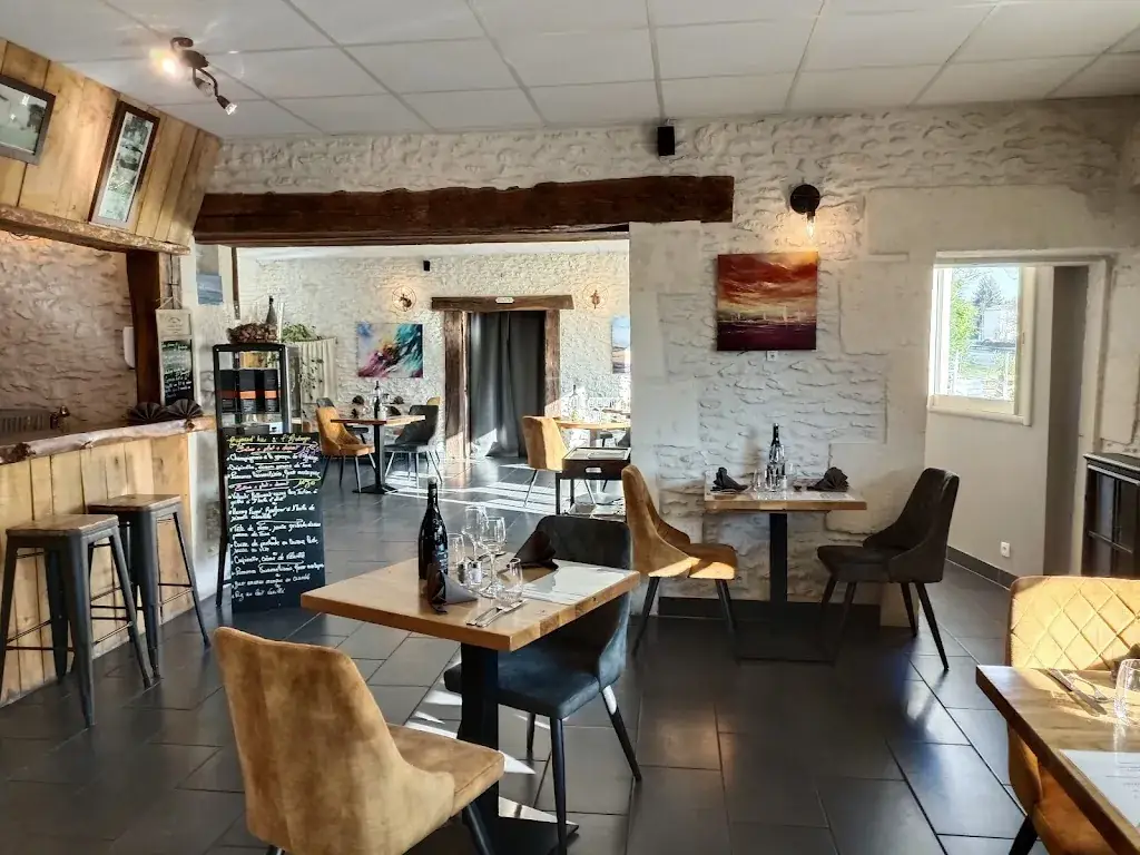 Auberge de la Fontaine restaurant in Chaniers