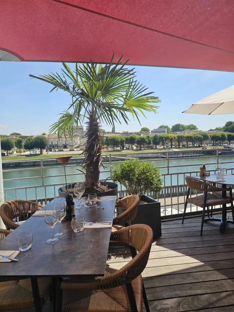 La Terrasse_Saintes_slider_image_3