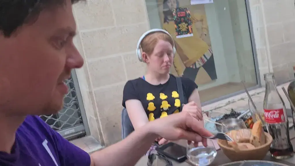 Restaurant la cave passe a table_Saintes_slider_image_2