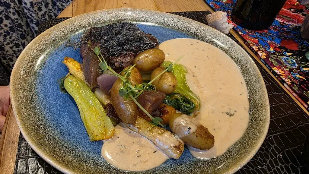 Restaurant la cave passe a table_Saintes_slider_image_3