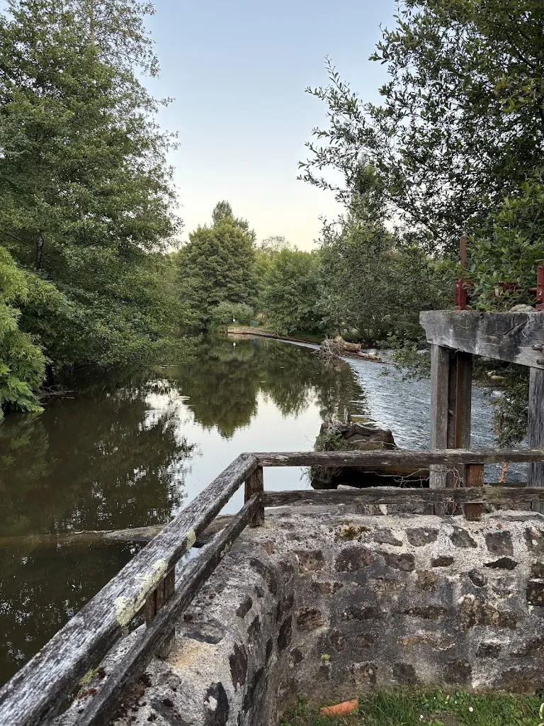 Hugh Palmer_Moulin de la Tardoire_Montbron_review