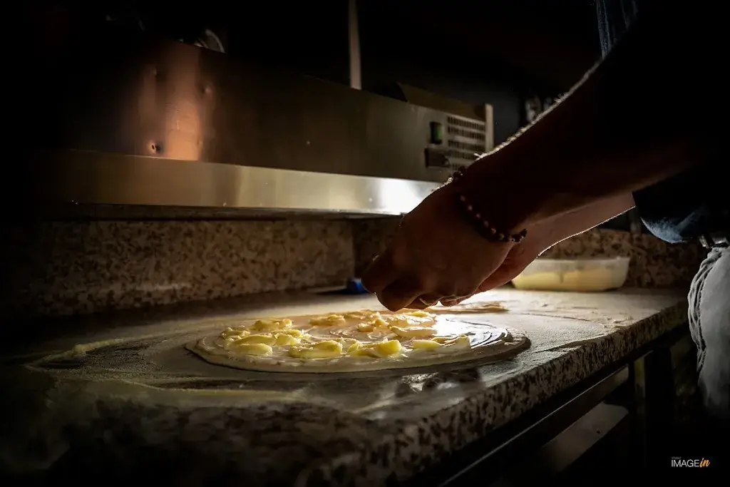 O'TYLAYA restaurant in Favars