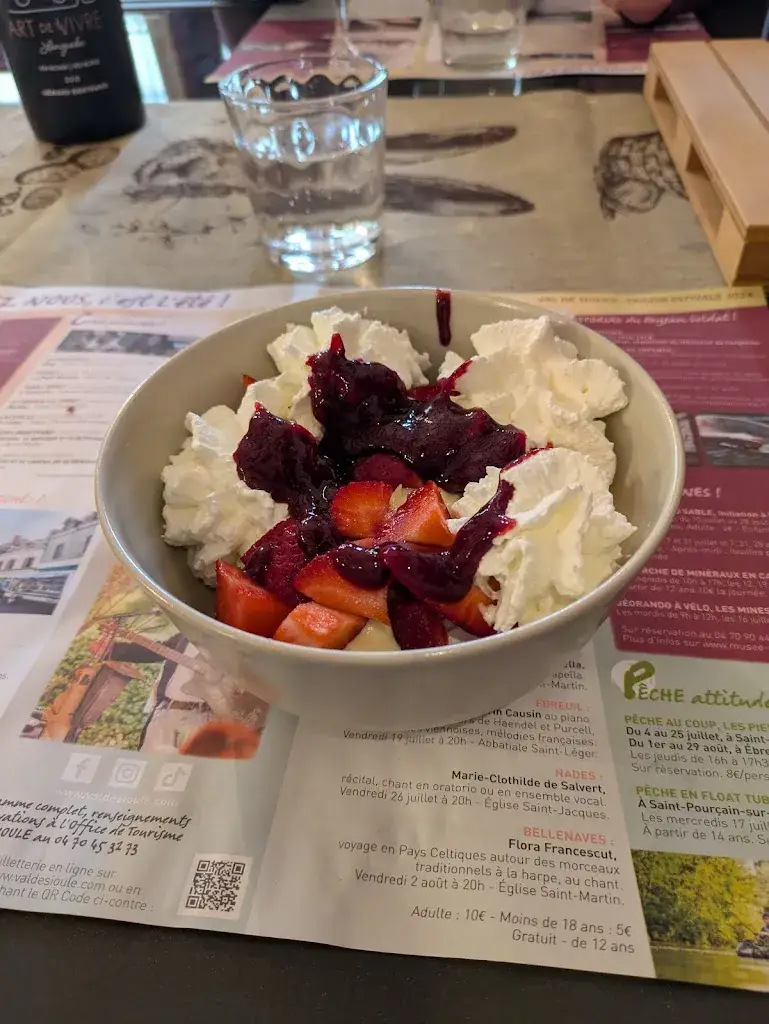 Victoire De Froberville_La Table d'Océane_Charroux_review