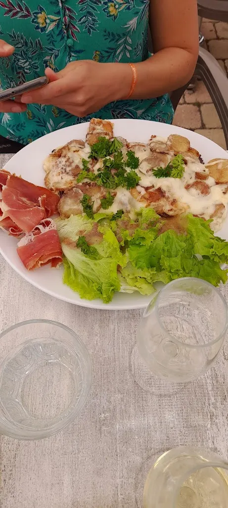 Xavier Eeckeloot_Auberge Le Médiéval_Charroux_review