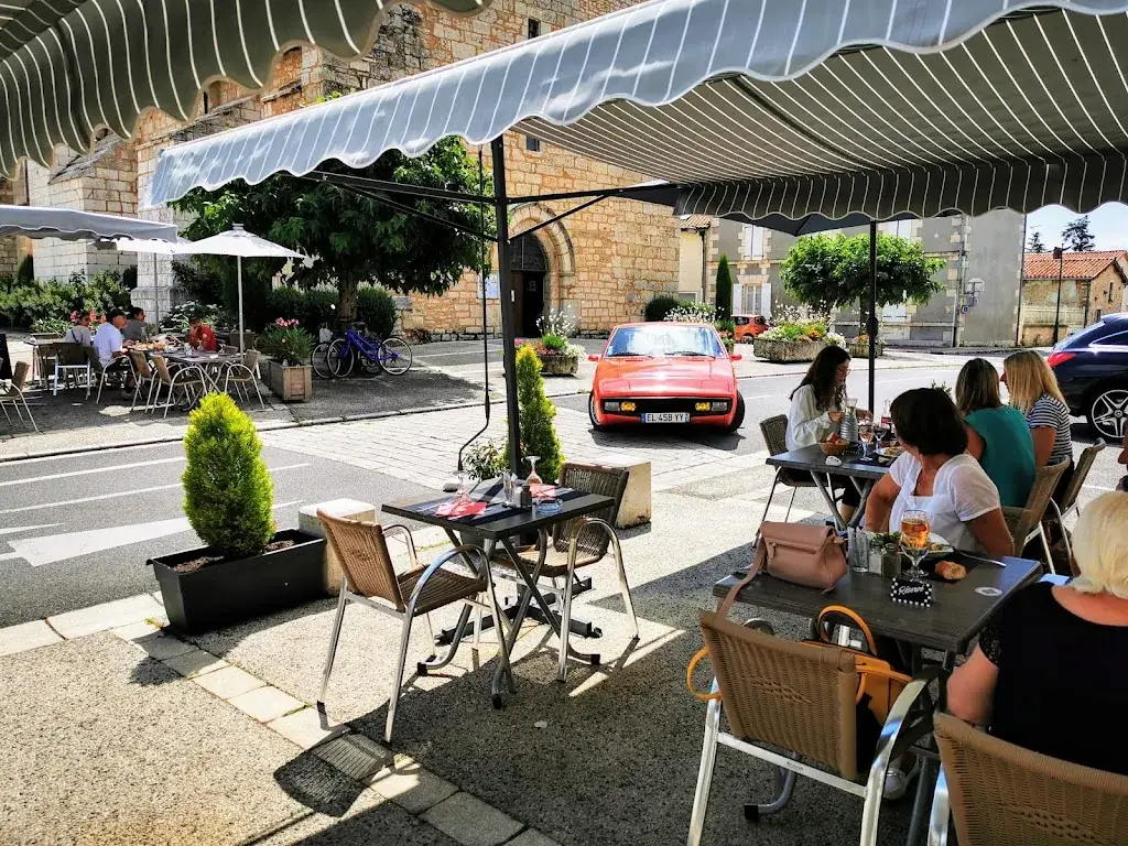 The Little Bar restaurant in Chasseneuil-sur-Bonnieure