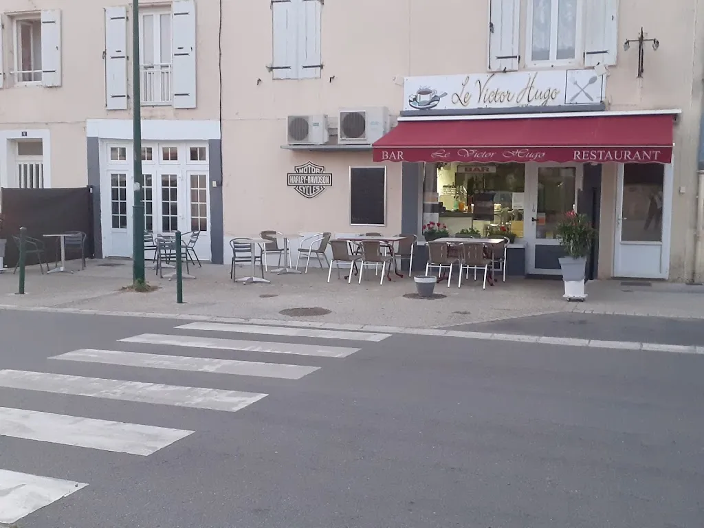 Le Victor Hugo chez Gwen_Chasseneuil-sur-Bonnieure_slider_image_3