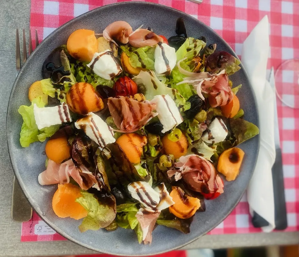 Simon Schumann_La Cabane_Châteauneuf-la-Forêt_review