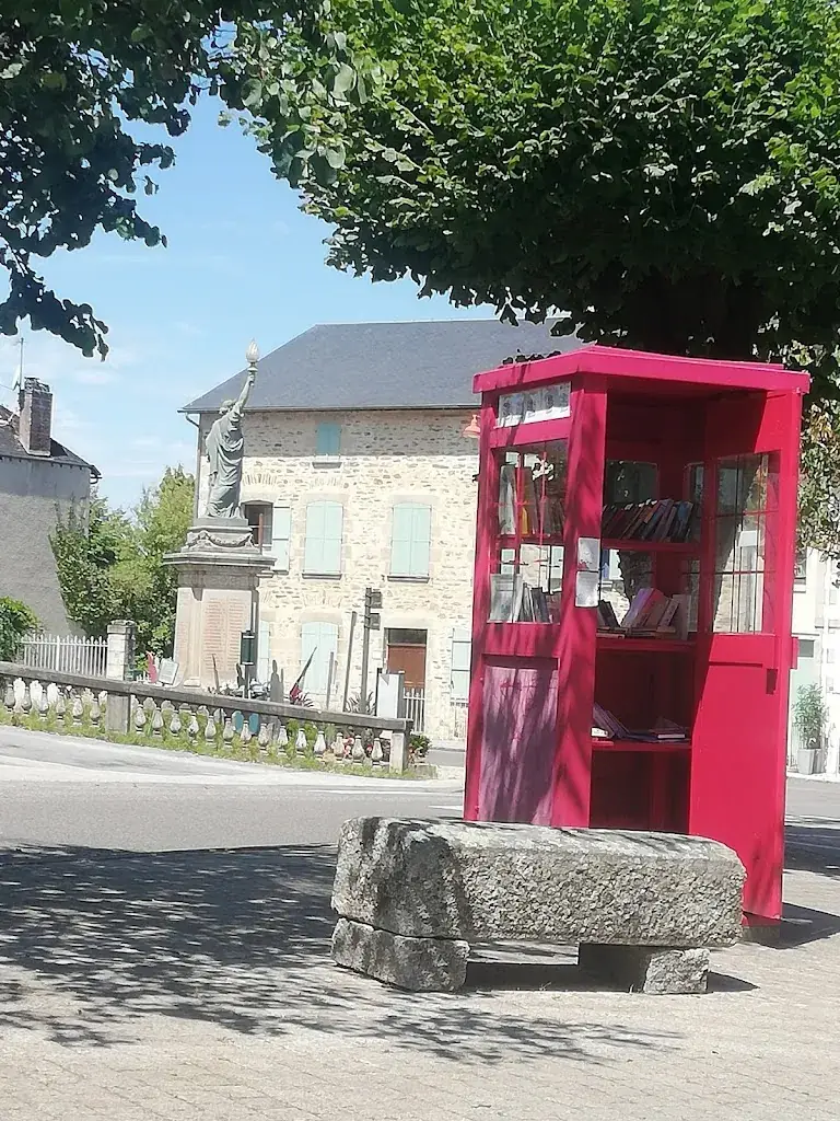 Auberge Du Lac restaurant in Châteauneuf-la-Forêt