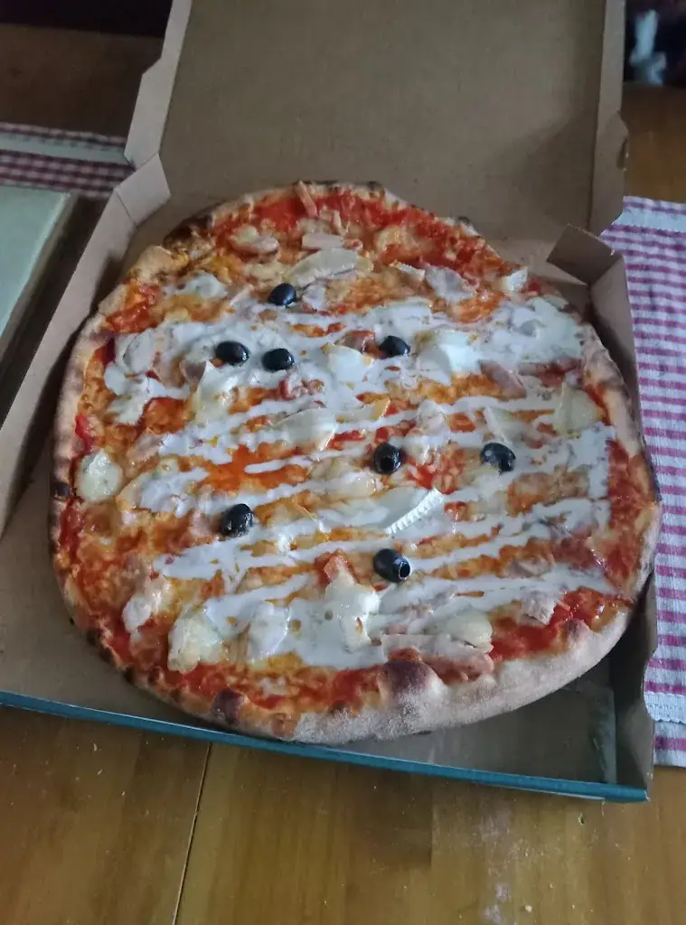 benny hill_Kiosque a pizzas_Châteauneuf-la-Forêt_review